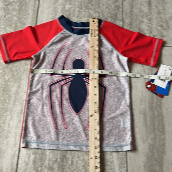 Marvel Spider-man XSMALL red& gray continuous short sleeves for kids - Picture 2 of 8